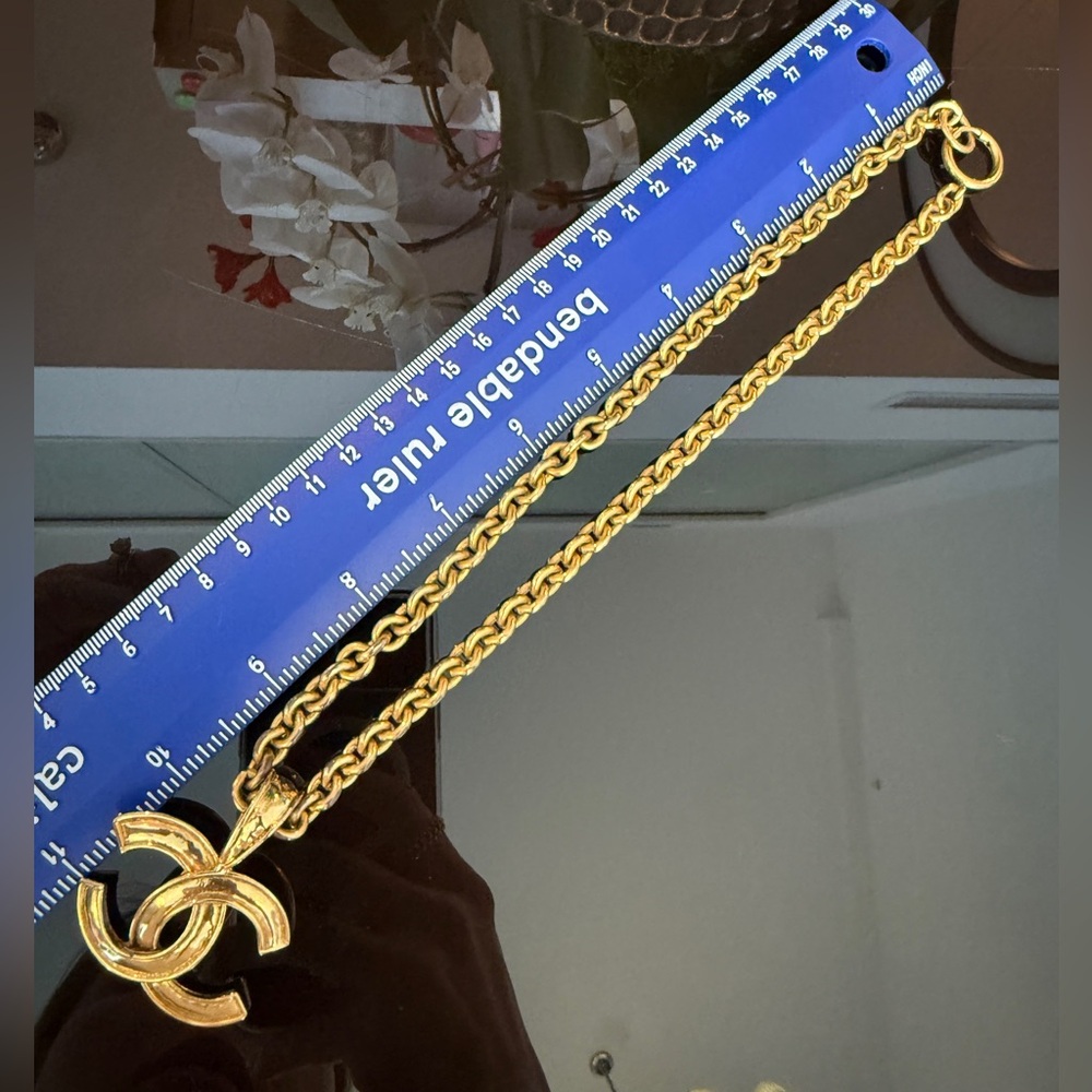 ❗️FINAL PRICE❗️LOT 1812 24K gold plated CHANEL vintage CC pendant necklace - Picture 10 of 16
